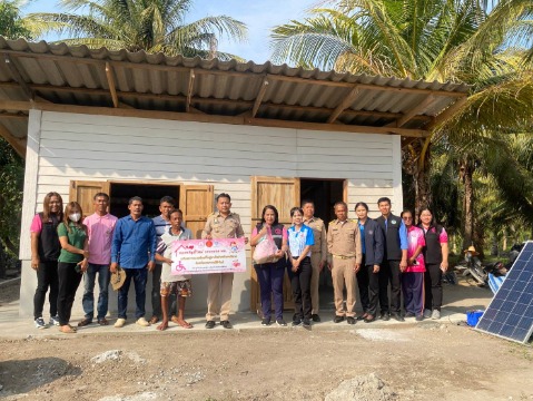 มอบบ้านให้กับคนพิการที่ได้รับการสนับสนุนในการปรับสภาพแวดล้อมที่อยู่อาศัย