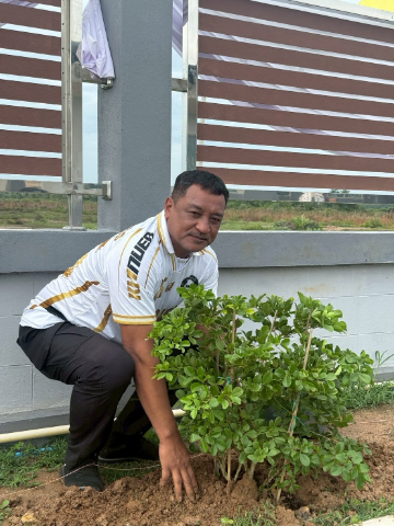 ปลูกต้นไม้ ปรับปรุงภูมิทัศน์ ลดภาวะโลกร้อน เพิ่มพื้นที่สีเขียว ณ องค์การบริหารส่วนตำบลกุยเหนือ