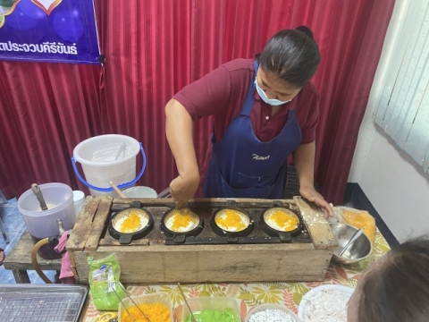 โครงการส่งเสริมอาชีพแก่ประชาชนตำบลกุยเหนือ ประจำปี 2565 หลักสูตรการทำขนมไทยโบราณ (ถังแตก)